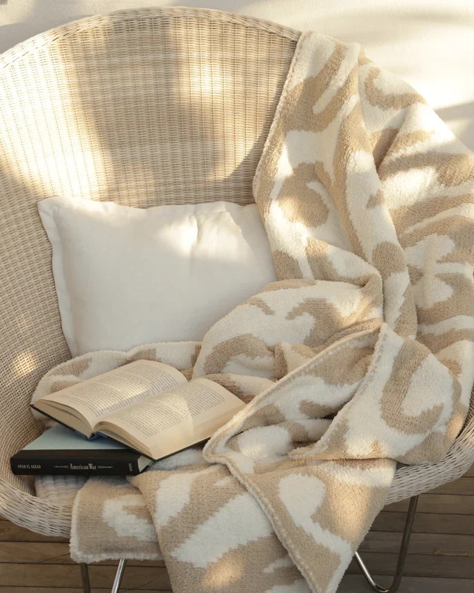 Casablanca Throw - Image 7