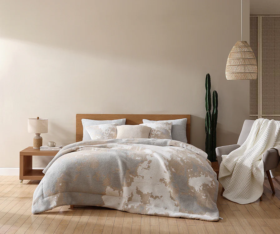 Double Snug Pixel Comforter - Image 3