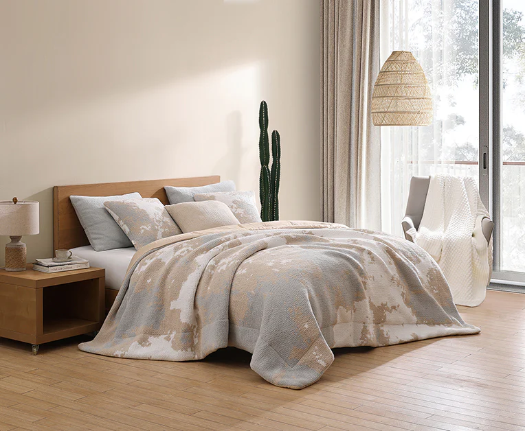 Double Snug Pixel Comforter - Image 4