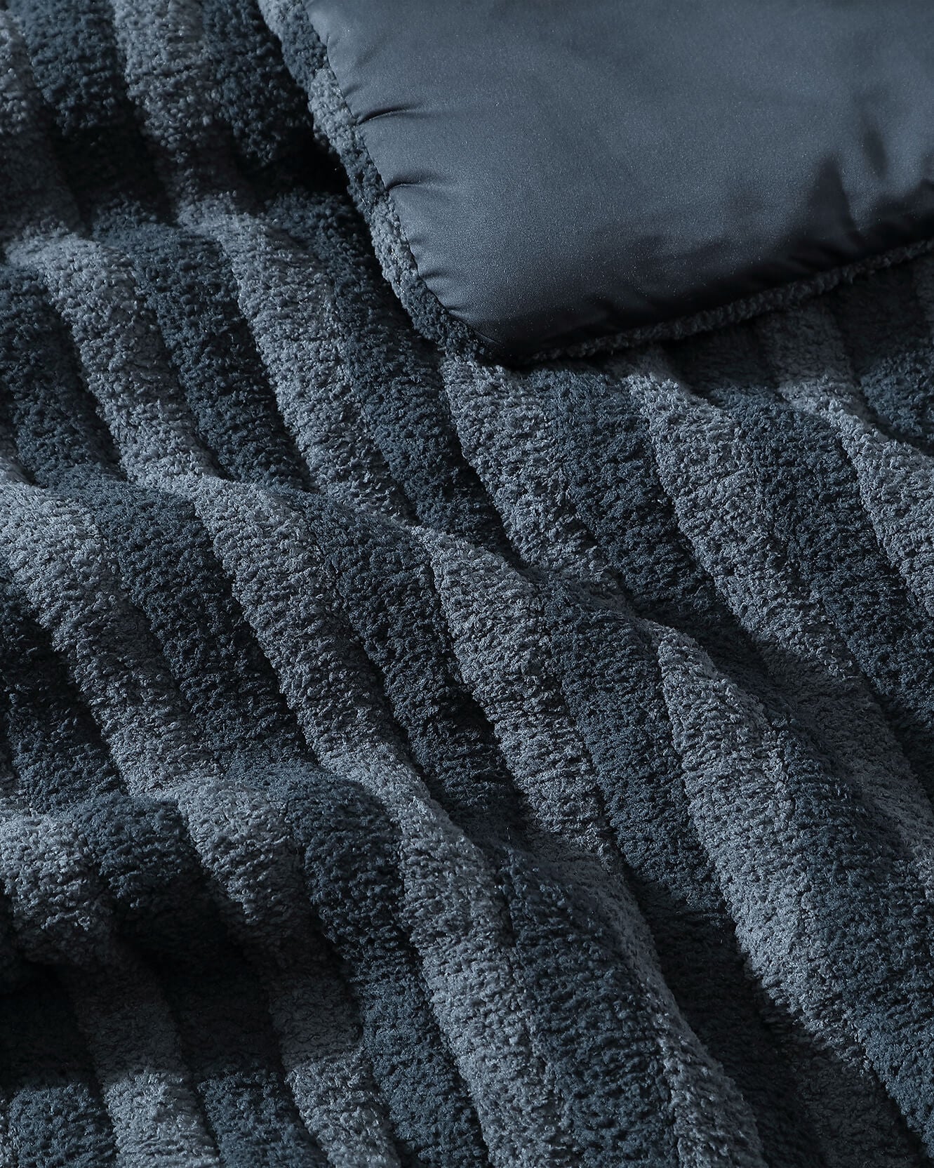 Snug Piped Comforter - Image 3